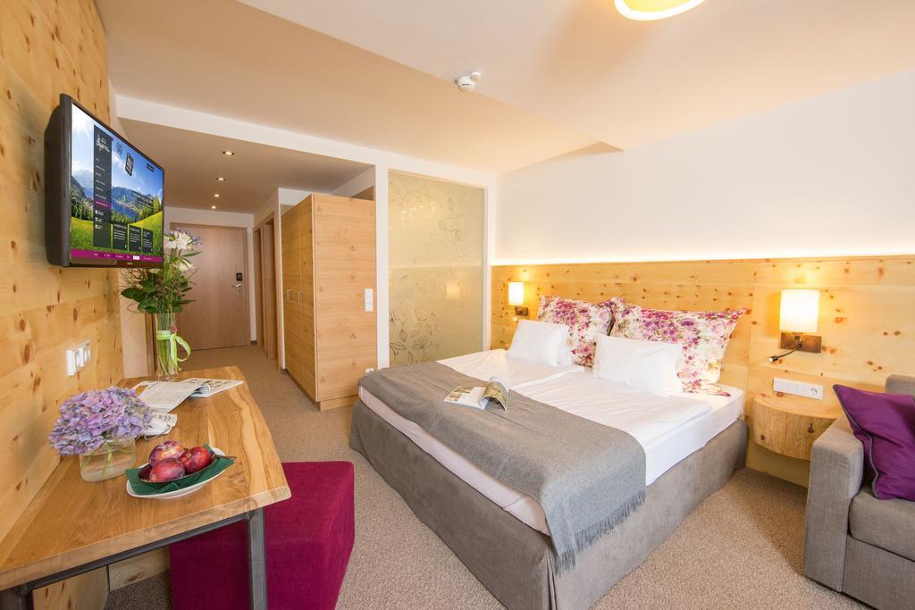 Hotel Stadt Wien Zell am See Rom bilde